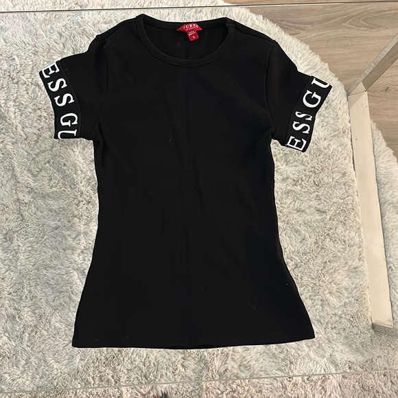 Black Guess T-Shirt with Elastic Guess Sleeves - Picture 1 of 3